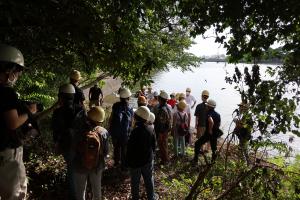 権現島水際陣地跡　銃眼
