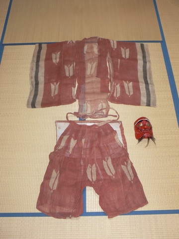 安楽山宮神社の仮面・衣装.jpg 安楽山宮神社の仮面・衣装の画像